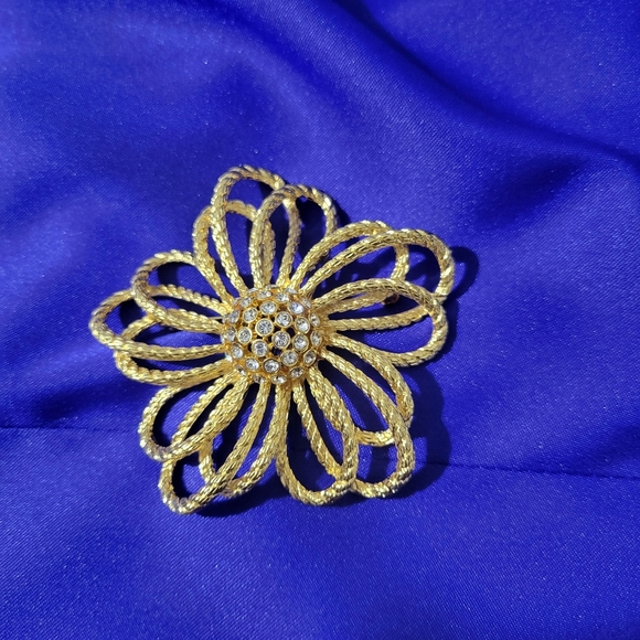 Joan Rivers Floral Rope Goldtone Rhinestone Brooch and Earring Set - Picture 9 of 11